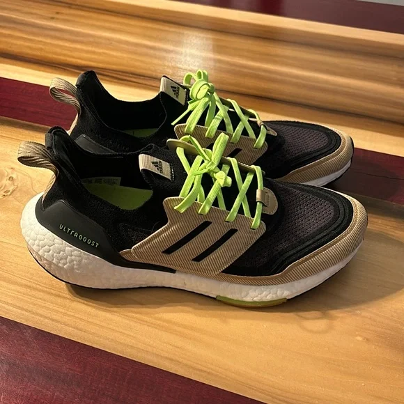 Adidas Ultraboost Tennis shoes - Picture 3 of 8